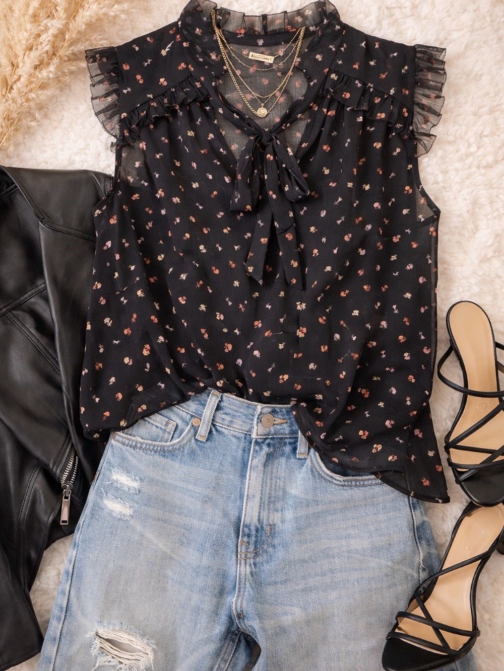 Ann Taylor tie-neck blouse – size Small 💙